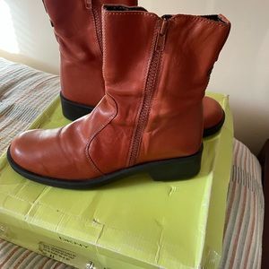 DKNY Boots size 8.5